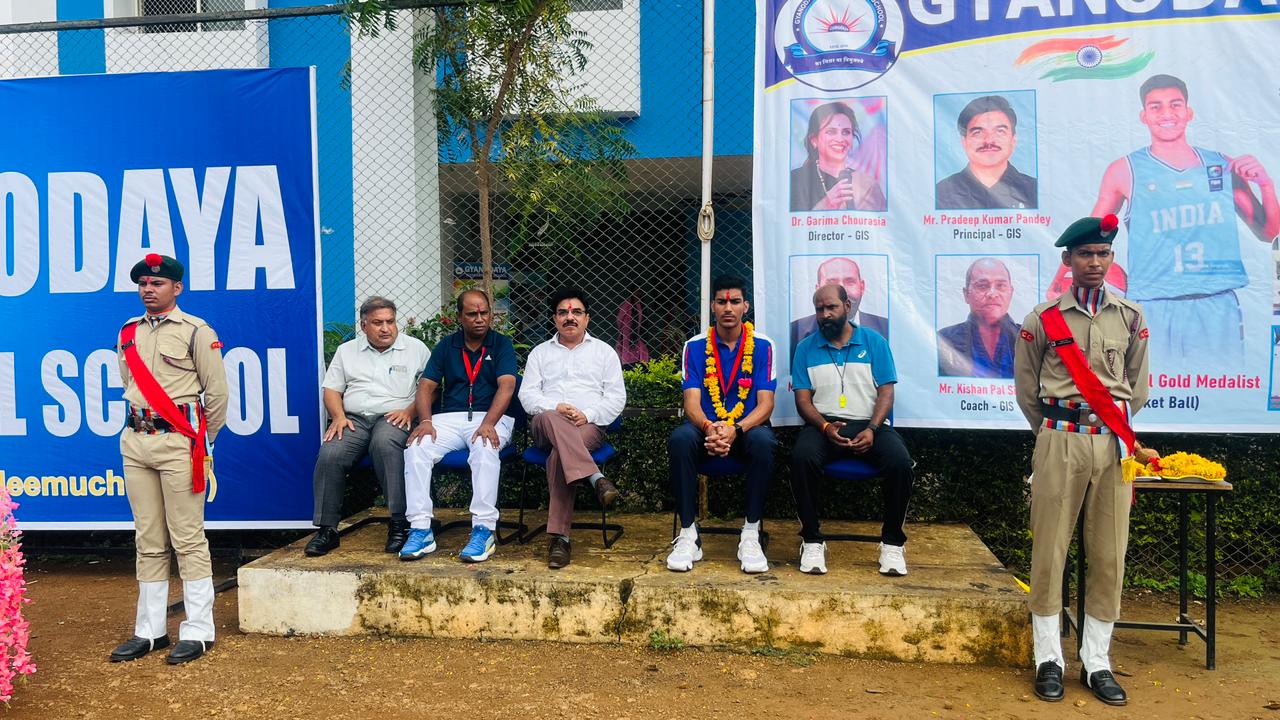 ज्ञानोदय स्कूल के अंतरराष्ट्रीय बास्केटबॉल खिलाड़ी का भव्य स्वागत