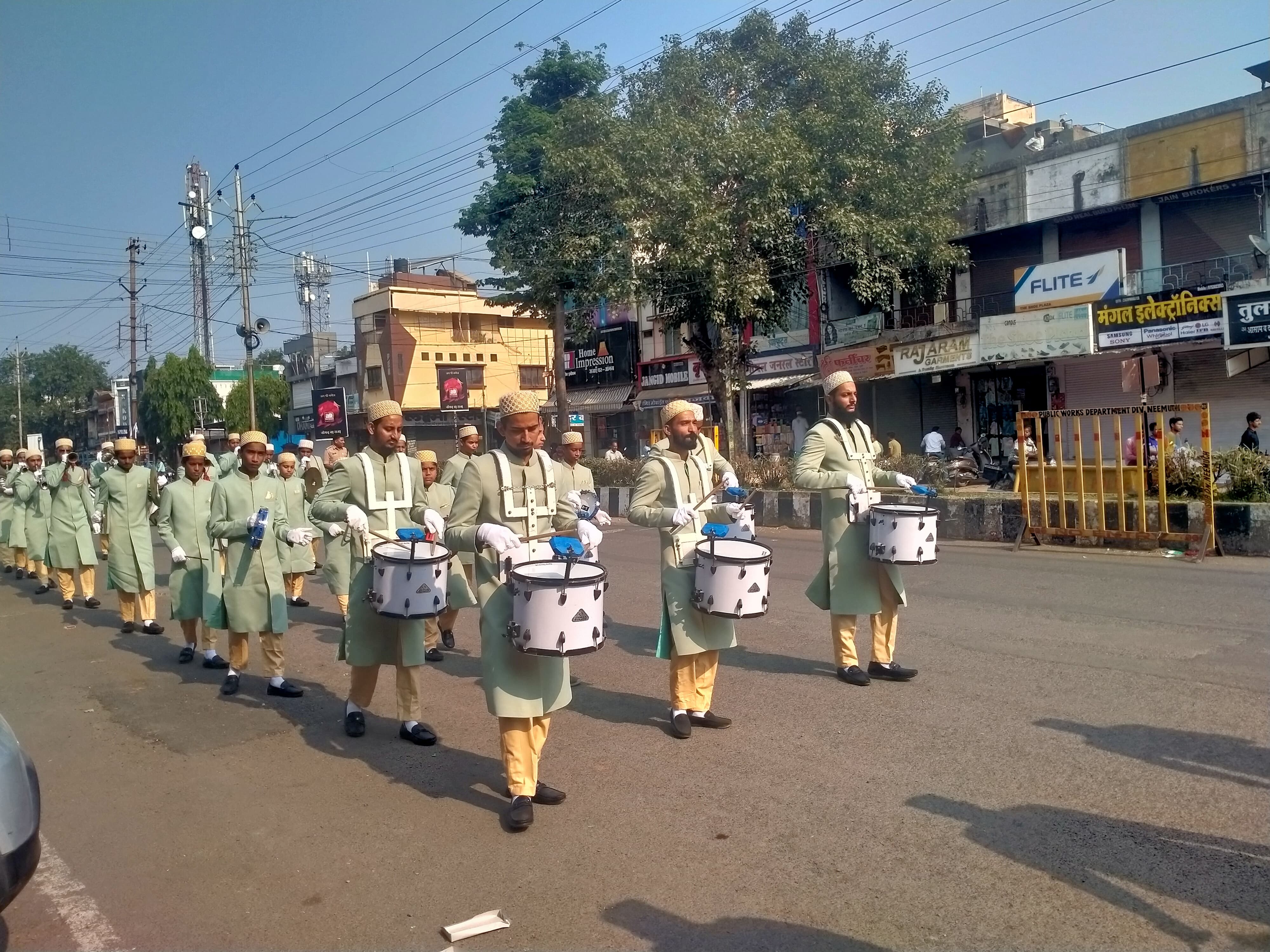 दाउदी बोहरा समाज के 52 वे धर्मगुरु डॉक्टर सैयदना मोहम्मद बुरहानुद्दीन सा. एवं सैयदना मुफदल सैफुद्दीन सा. के जन्मदिवस पर निकला चल समारोह,