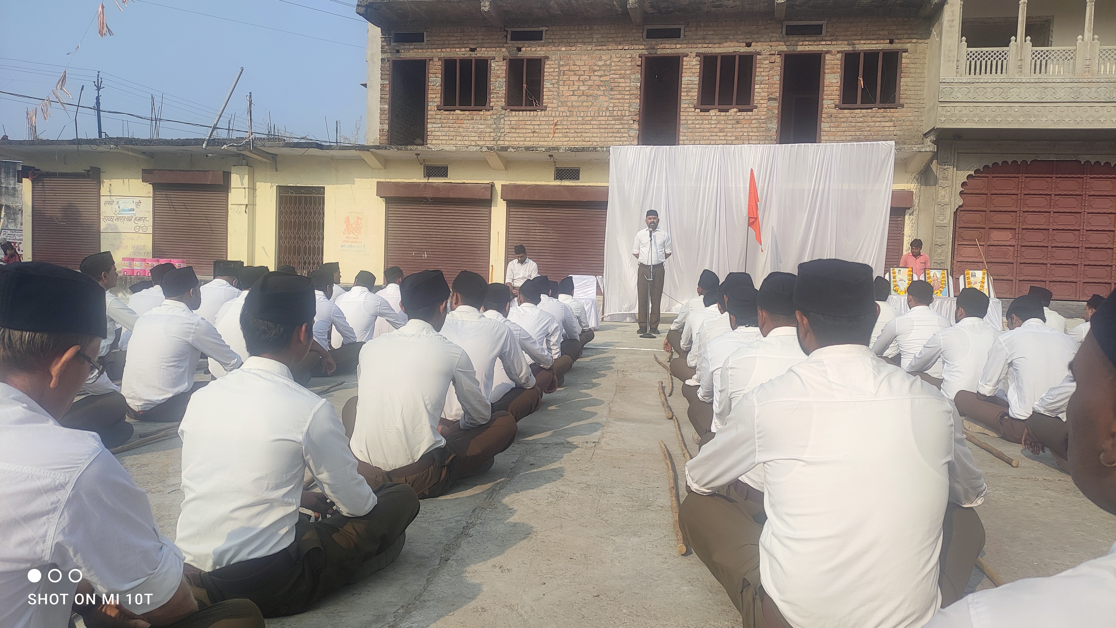 विजय दशमी के उपलक्ष्य में नयागांव नगर में निकला आरएसएस का पथ संचलन