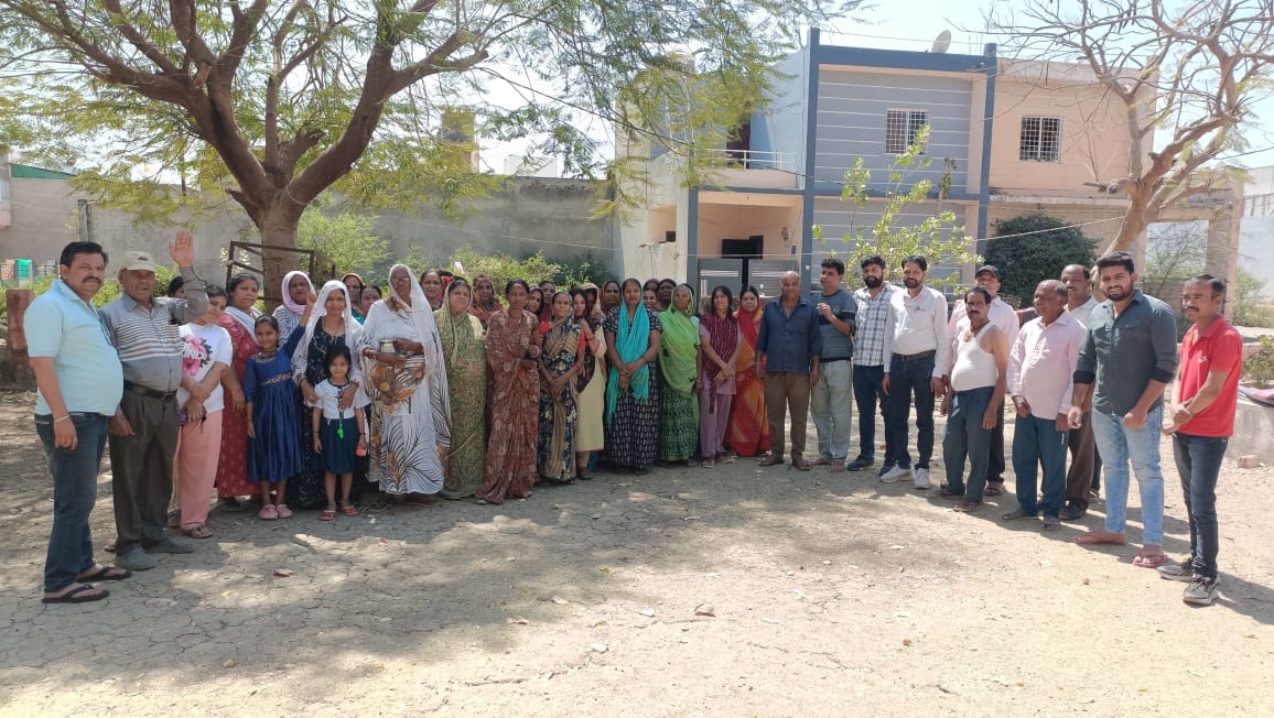 गोकुल धाम वासी समस्याओं को लेकर मिले जनप्रतिनिधियो से