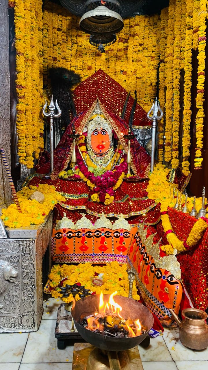 महामाया भादवा माता में हुई घट स्थापना चैत्र नवरात्र में मेले की शुरुआत हुई कलेक्टरएसपी ने किया ध्वजारोहण,समाजसेवी अरूल अरोरा ने माता के दरबार में पहुंचकर माथा टेक कर आर्शीवाद लिया क्षेत्र कि सुख समृद्धि कि कामना कि