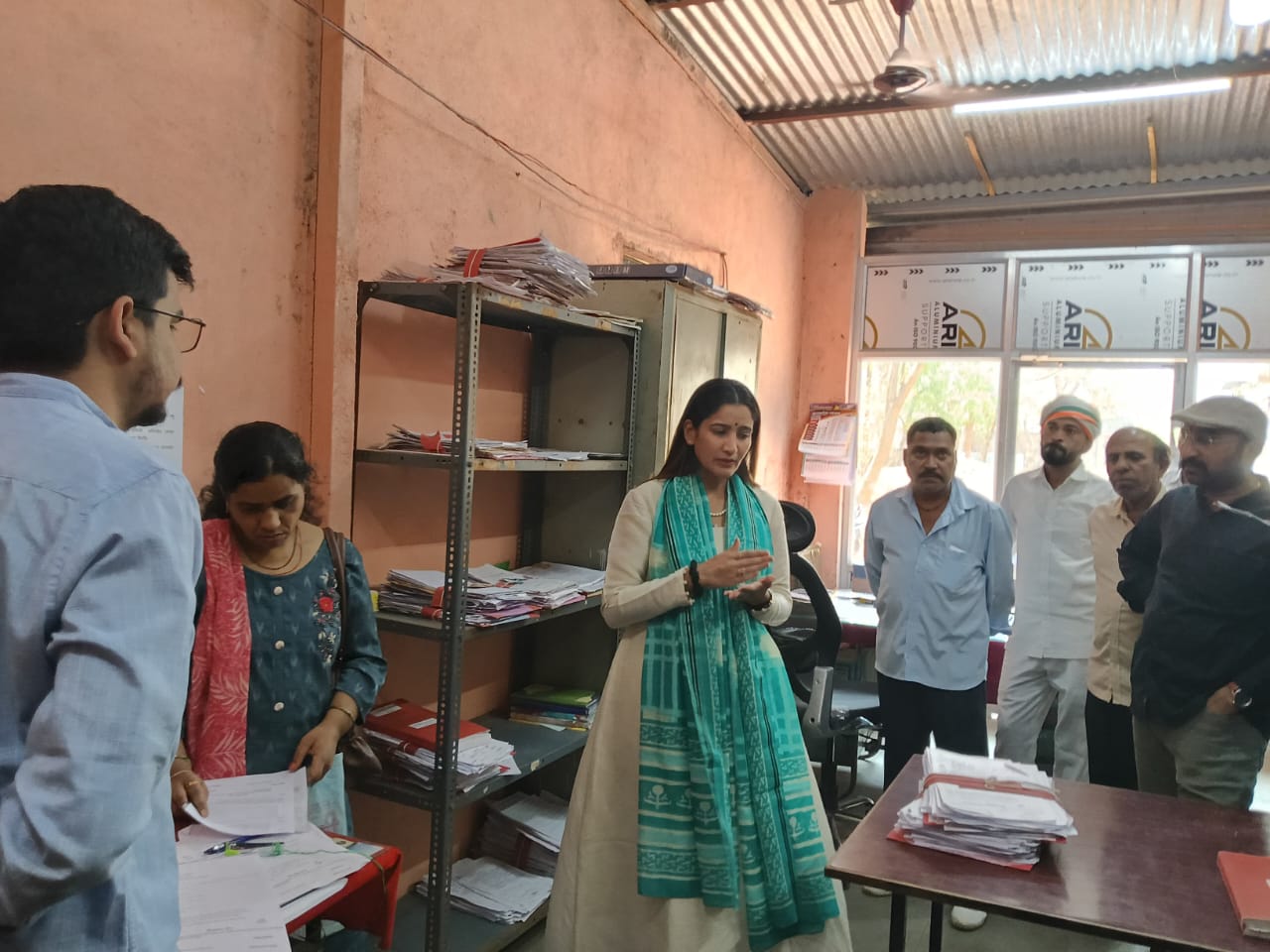 नपा अध्यक्ष स्वाति चौपड़ा का नवाचार,अब जनता को जन्‍म-मृत्‍यु प्रमाण पत्र के लिए,नही लगाना पड़ रहे चक्कर,श्रीमती चौपड़ा ने किया व्यवस्था का निरीक्षण