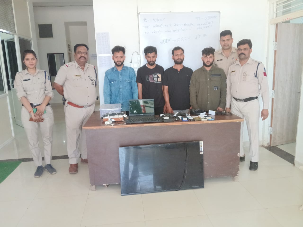 सायबर सेल एवं  बघाना पुलिस ने की संयुक्त कार्यवाही, आईपीएल क्रिकेट पर ऑनलाईन सट्टा लगाते 04 आरोपी गिरफ्तार, गिरफ्तार आरोपियों से एक लेपटॉप, एक  एलईडी टीवी, 04 एन्ड्राईड मोबाईल, 03 कीपेड मोबाईल, सेट टॉप बाक्स, 05 हजार नगदी सहित लगभग 01 करोड़ का क्रिकेट हिसाब जप्त
