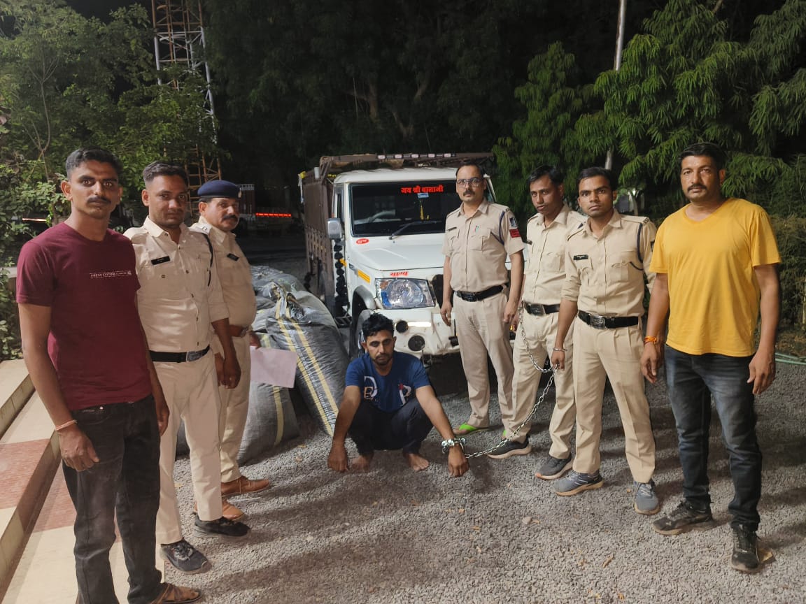 3 क्विंटल 40 किलो डोडाचुरा सहित पायलेटिंग कार पिकअप सवार तीन गिरफ्तार