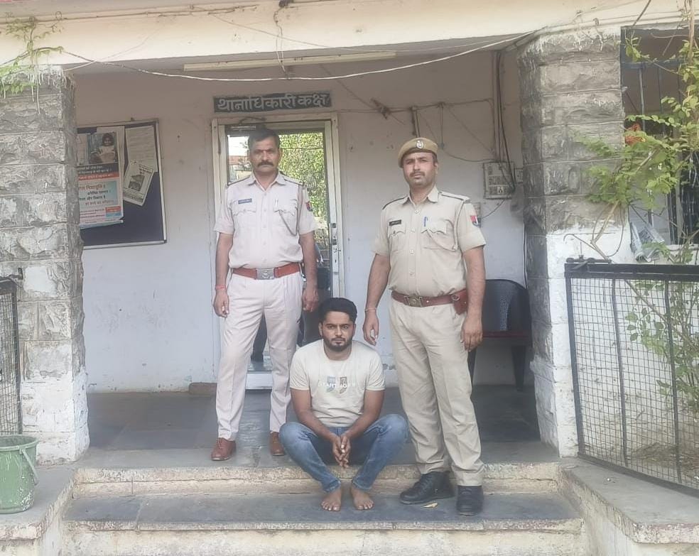 नकली घी बनाने वाले कारोबार पर पुलिस का शिकंजा,पुलिस की छापामारी में 1543 किलो नकली घी जब्त,वनस्पति घी और पॉम ऑयल से बना रहे थे नकली घी,कृतज्ञ और ॐ गऊ दर्शन ब्रांड के नाम से बेचा जा रहा था