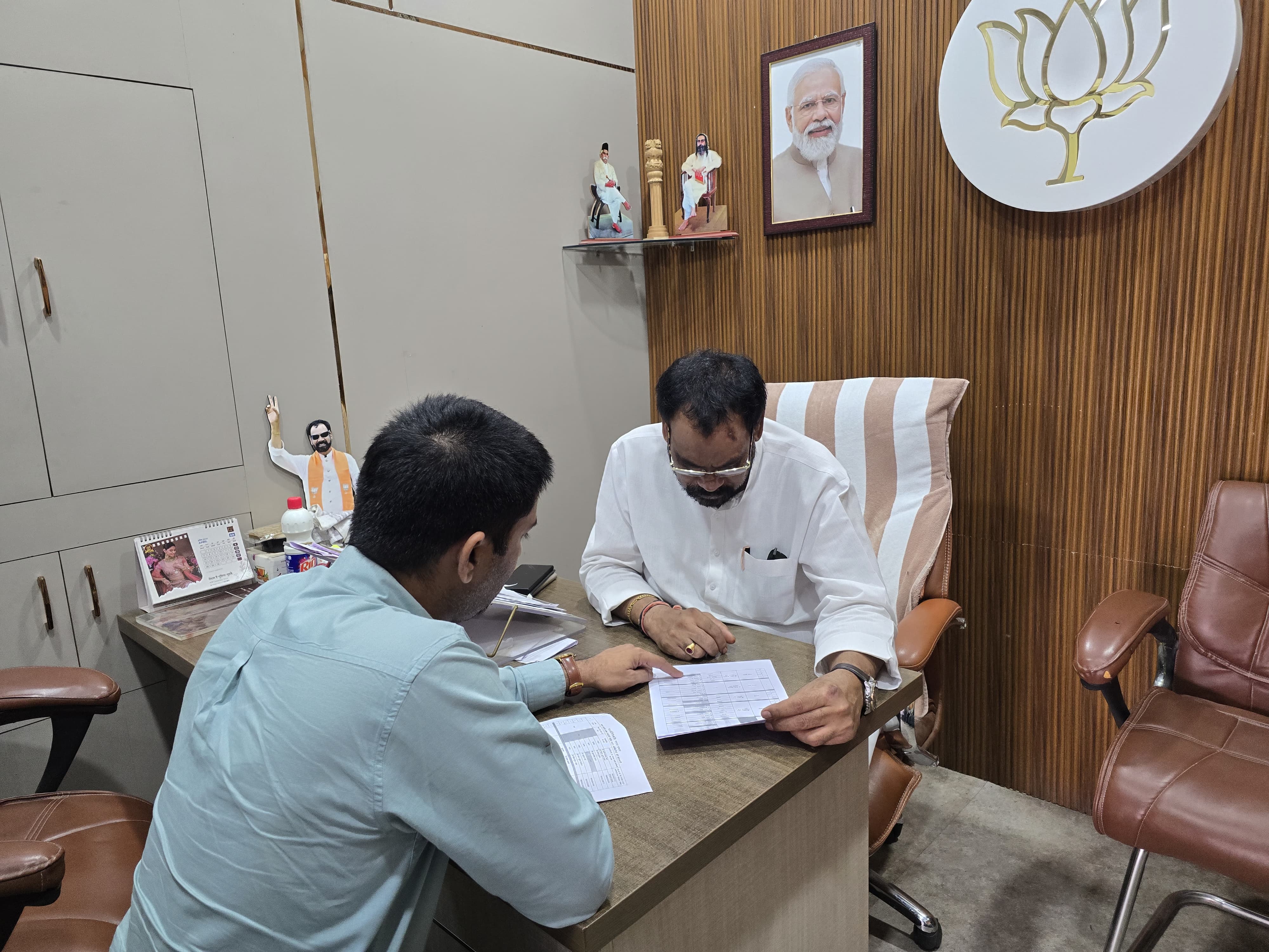 मनासा विधायक मारू ने कार्यपालन यंत्री व विद्युत वितरण कंपनी के अधिकारियों की ली बैठक, शहर एवं ग्रामीण क्षेत्रों में उत्पन्न हुई