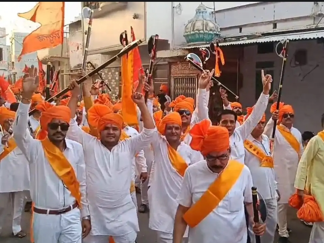 जावद में परशुराम जयंती पर निकली शोभायात्राः ढोल-नगाड़ों की थाप पर झूमे श्रद्धालु; महिलाएं भी शामिल हुईं
