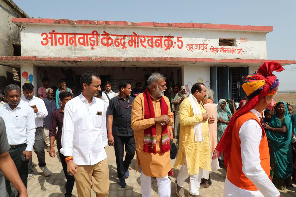 पंचायत एवं ग्रामीण विकास मंत्री श्री पटेल ने किया मोरवन में मॉडल आंगनवाड़ी केंद्र का अवलोकन