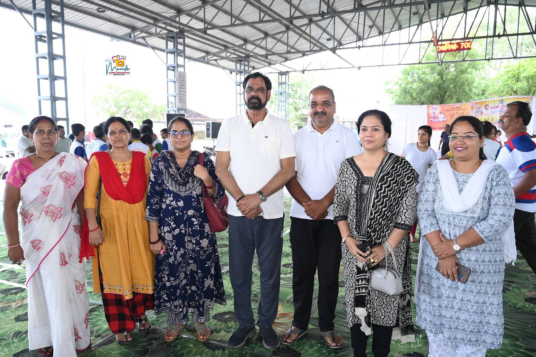 विधायक अनिरुद्ध माधव मारू ने मंडी परिसर में योग दिवस का कार्यक्रम