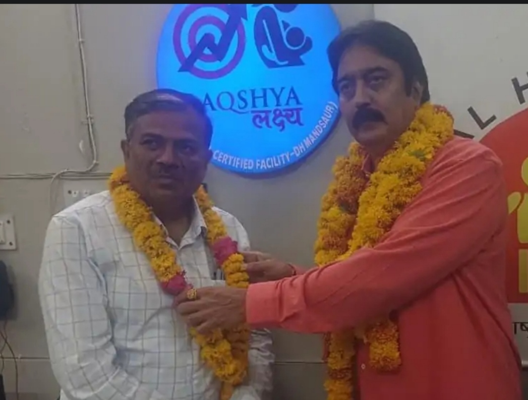 मंदसौर जिला अस्पताल में सिविल सर्जन बदले: डॉ. दिनेश कुमार शर्मा की सेवानिवृत्ति के बाद डॉ. बीएल रावत को मिला प्रभार