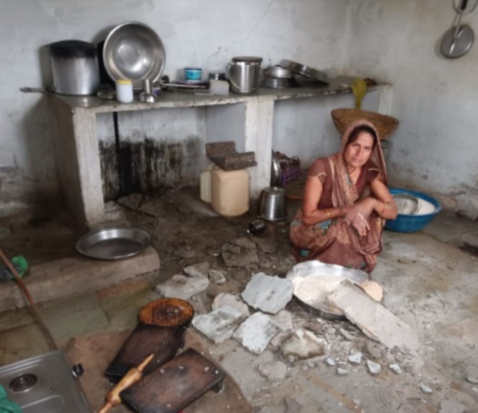 नीमच जिले के ग्राम बराड़ा में हादसा, शासकीय विद्यालय परिसर में मध्यान्ह भोजन योजना के लिए बने किचन शेड में खाना
