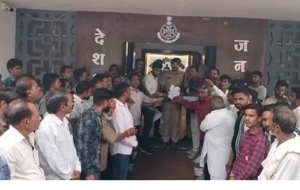 नीमच के एसपी कार्यालय पहुंची भूमाफियाओं की शिकायत, धनेरियाकलां के पीड़ित किसान किशोर अजमेरा ने ज्ञापन सौंप लगाई न्याय