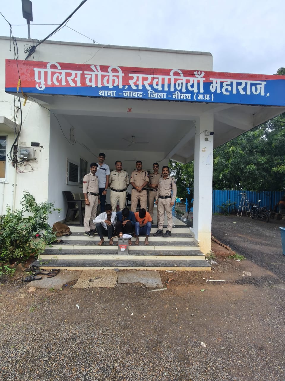 सरवानिया महाराज पुलिस ने मंदिर में हुई चोरी करने वाले शातिर चोर गिरोह का पर्दाफाश किया