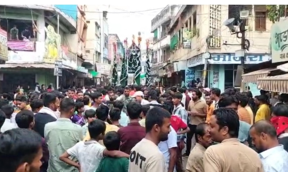 नीमच में मोहर्रम के पावन अवसर पर नीमच शहर में बरसों पुरानी ताजियादारी परंपरा ने एक बार फिर बिखेरी अपनी छटा, पढ़े खबर