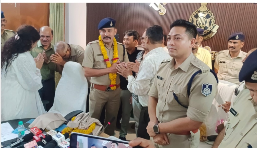 मनासा सराफा एसोसिएशन ने एसपी थाना प्रभारी और विधायक का किया सम्मान, खाकी ने 48 घंटे में किया था इस बड़ी वारदाता का खुलासा, पढ़ें ये खबर