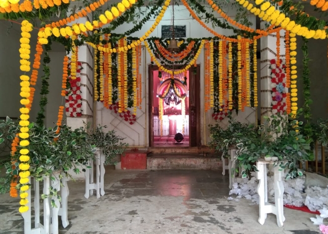नीमच जिले के ग्राम धनेरिया कलां में श्री कृष्ण जन्माष्टमी की धूम, ब्राह्मणों के प्राचीन चारभुजा मंदिर में होंगे विशेष