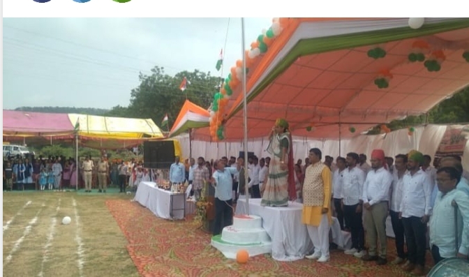 नीमच जिले के रामपुरा में धूमधाम से मनाया गया स्वतंत्रता दिवस, छात्र-छात्राओं ने निकाली प्रभात फेरी, देशभक्ति