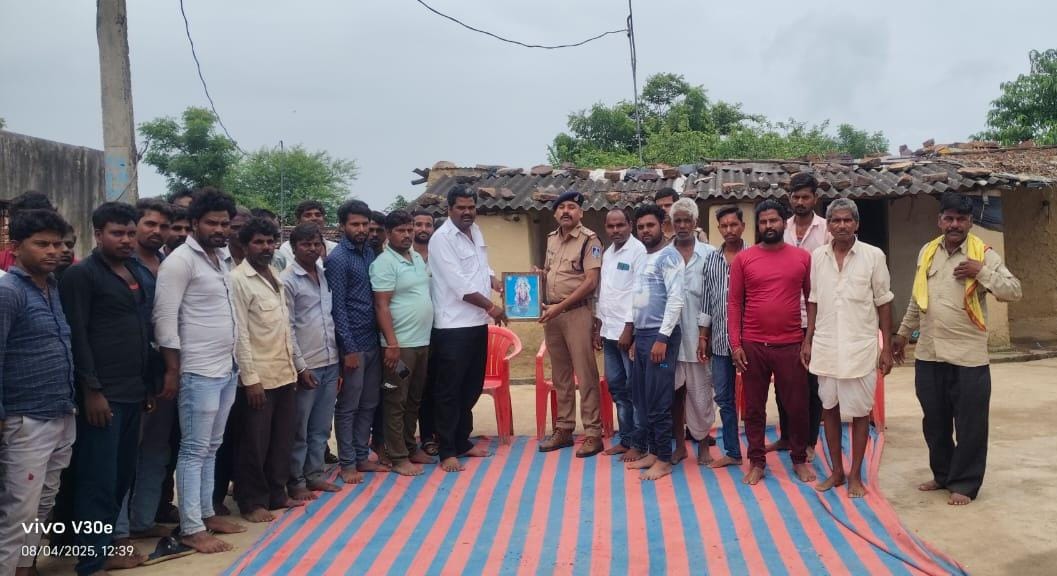 पुलिस थाना जीरन टीआई श्री यादव ने वनवासी ग्राम चेनपुरा (डेम) में ग्रामीण जनों की लगाई चौपाल।,नशा नाश की जड़ है- टीआई श्री यादव