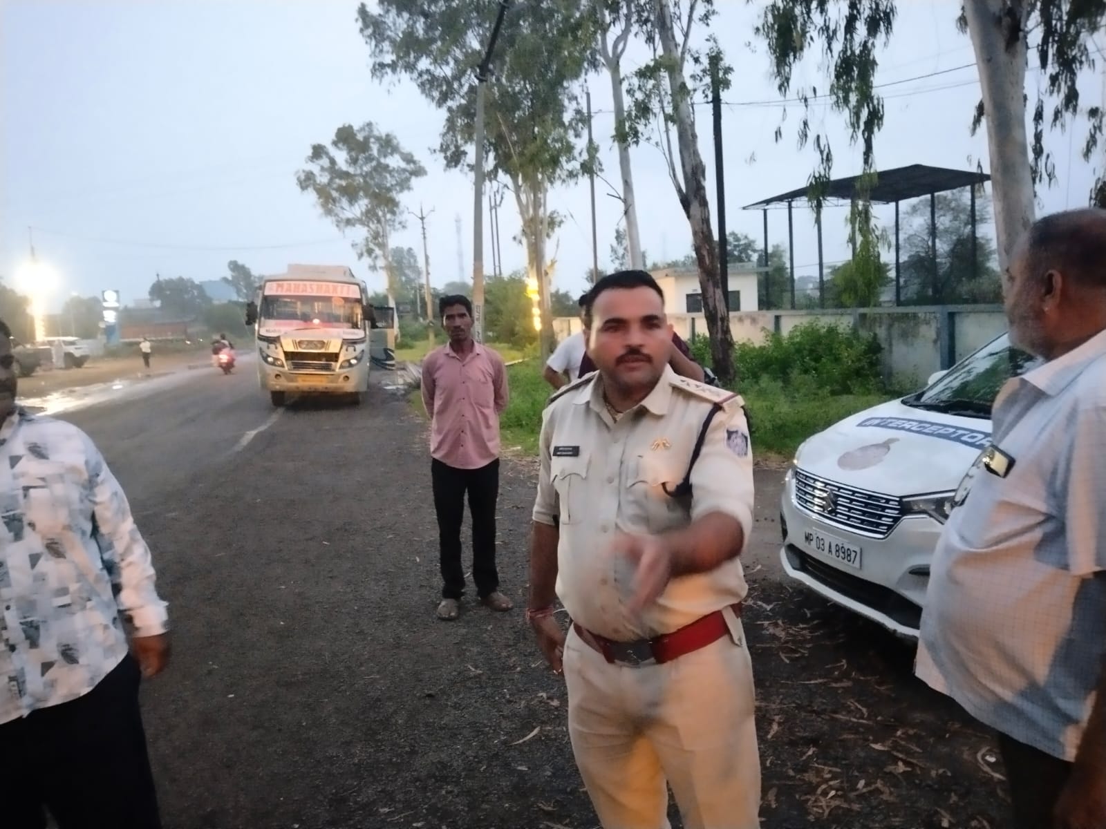 नीमच में यातायात प्रभारी की सख्त कार्रवाई, कई बसों पर चला जुर्माने का डंडा,पढ़े समाचार