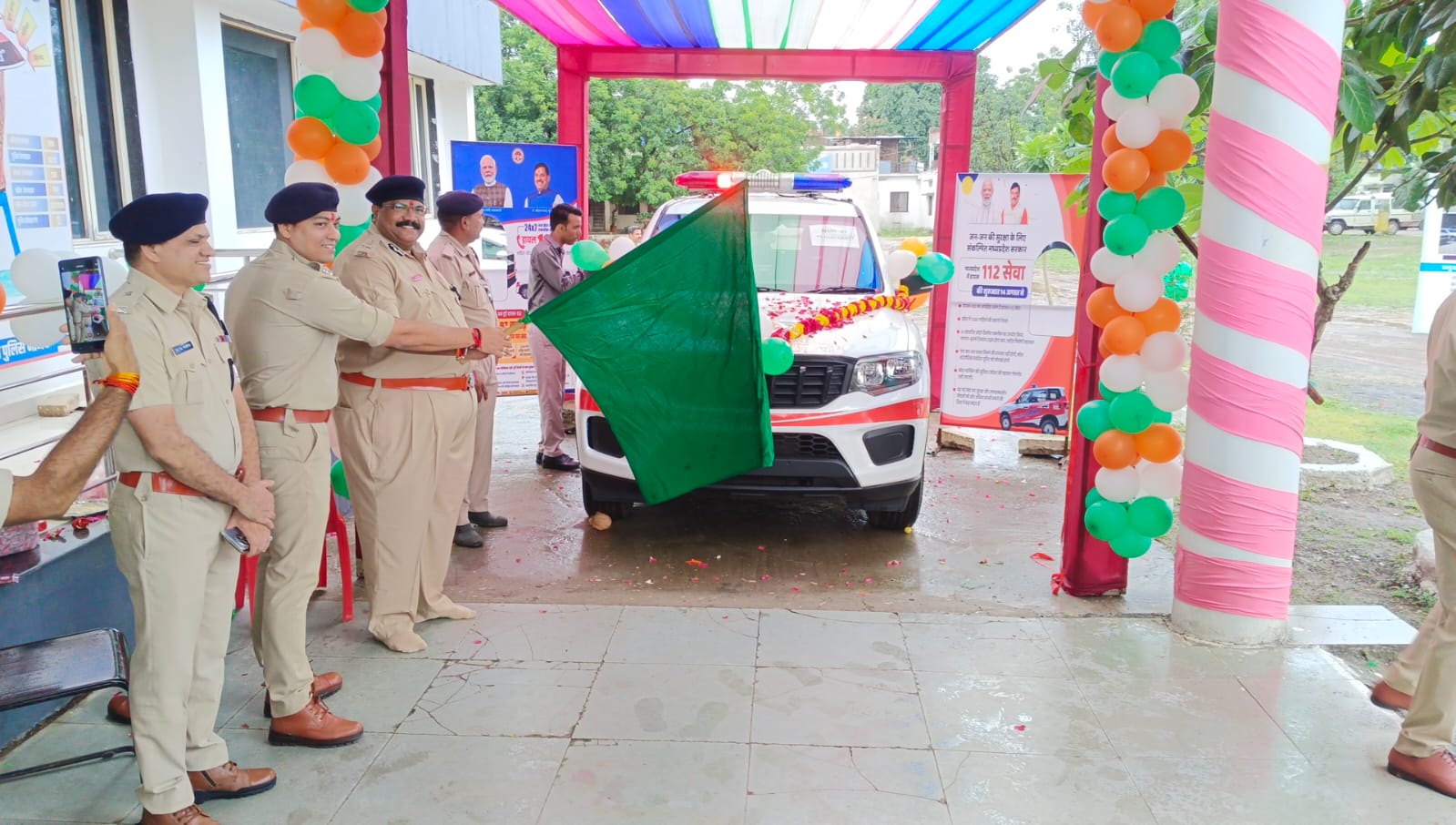 नीमच पुलिस ने लॉन्च की अत्याधुनिक डायल 112 सेवा, पुजा अर्चना के बाद आइजी और एसपी ने दी हरी झंडी...