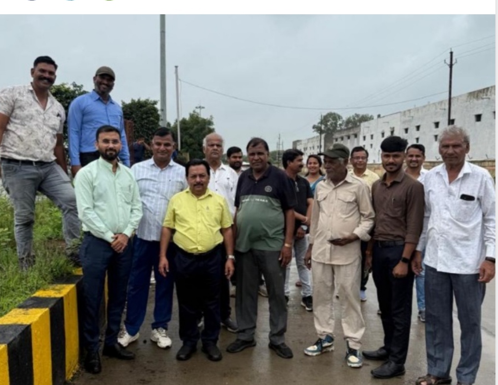 नीमच मंडी प्रांगण में एक पेड़ माँ के नाम अभियान के तहत पौधारोपण, उपस्थितों को बताया पर्यावरण का महत्व, पढ़े खबर