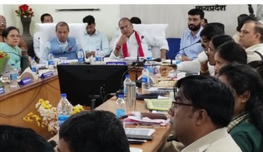 प्रधानमंत्री नरेंद्र मोदी की किसान सम्मान निधि योजना की 20वीं किस्त जारी, नीमच के कलेक्टोरेट में जनप्रतिनिधियों व अधिकारियों