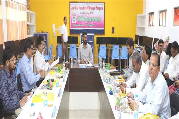 नवोदय विद्यालय के सभी विद्यार्थियों का परीक्षा परिणाम  85 प्रतिशत से अधिक लाने पर विशेष ध्‍यान दें- श्री चंद्रा,कलेक्‍टर की अध्‍यक्षता में नवोदय रामपुरा की प्रबंधन समिति की बैठक सम्‍पन्‍न