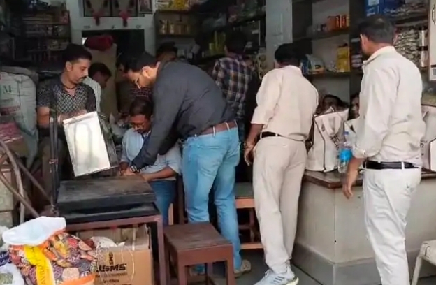 नीमच में जीएसटी टीम का छापाः ड्राईफ्रूट्स व्यापारी की दुकान और आवास पर जांच, दस्तावेजों की हो रही पड़ताल
