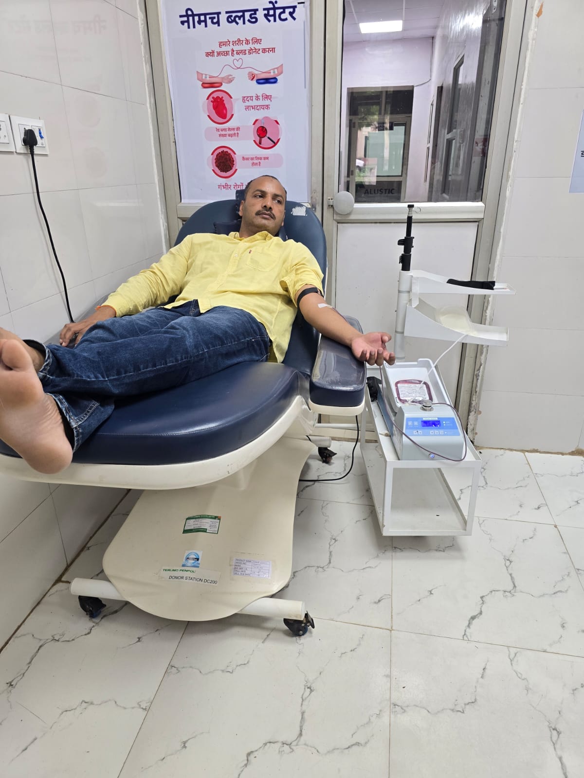 जनसेवा का चेहरा- टी.आई विकास पटेल ने किया रक्तदान