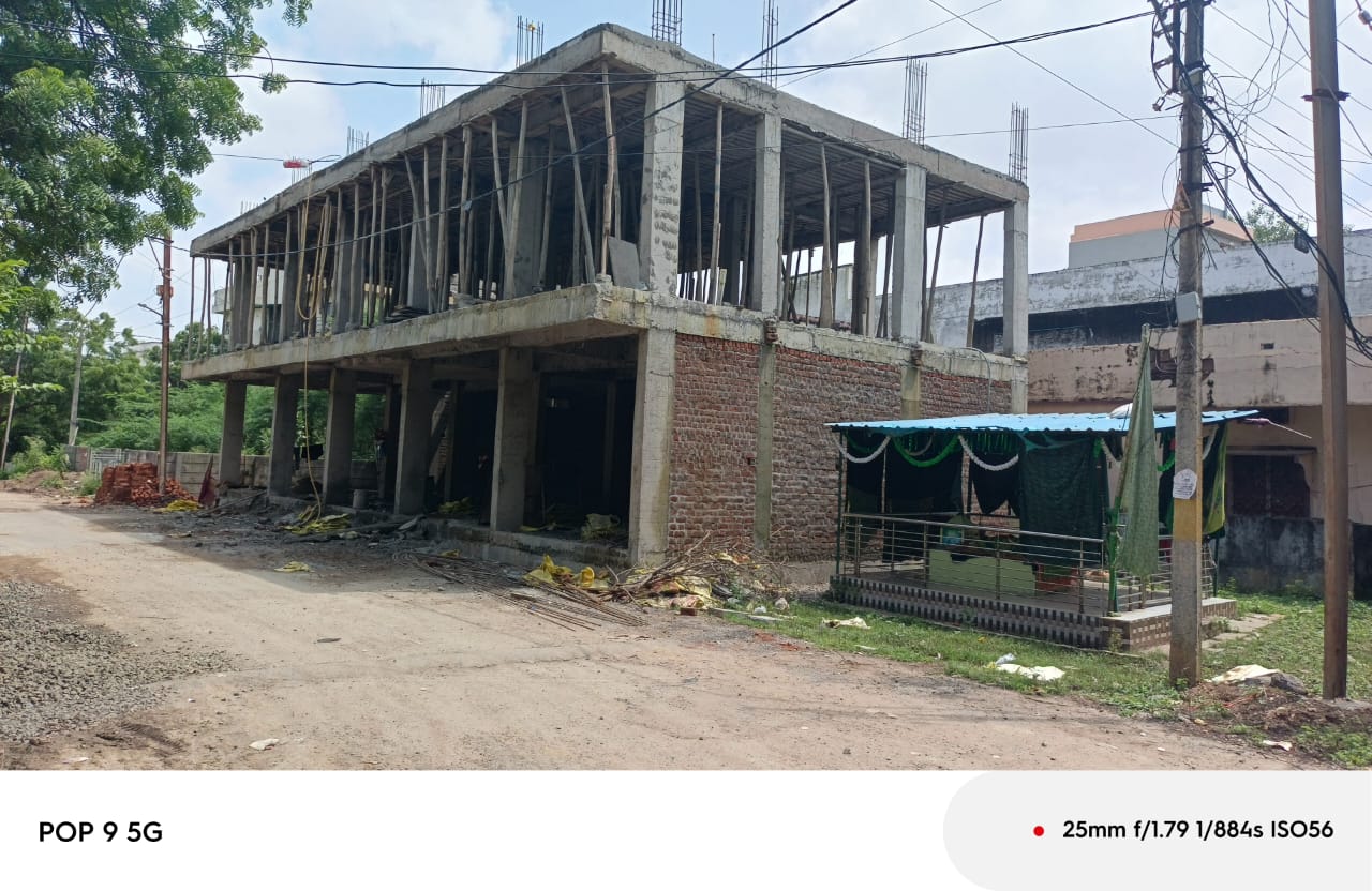 बंगला एरिया में निर्माण कार्यों पर प्रतिबंध के आदेश को ठेंगा दिखा रहे रसूखदार,क्या बंगला एरिया में अवैध निर्माणकर्ताओं को मिल रही नपा के जिम्मेदारों कि हरि झंडी