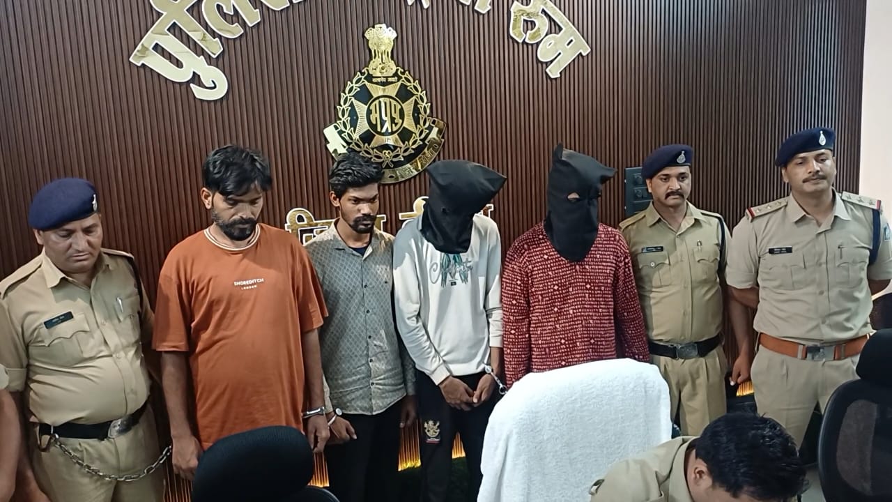 एसपी ने प्रेसवार्ता में किया चोरी का खुलासा 4 आरोपी को किया गिरफतार, नीमच केंट पुलिस नीमच सिटी ने की संयुक्त कारवाई नीमच
