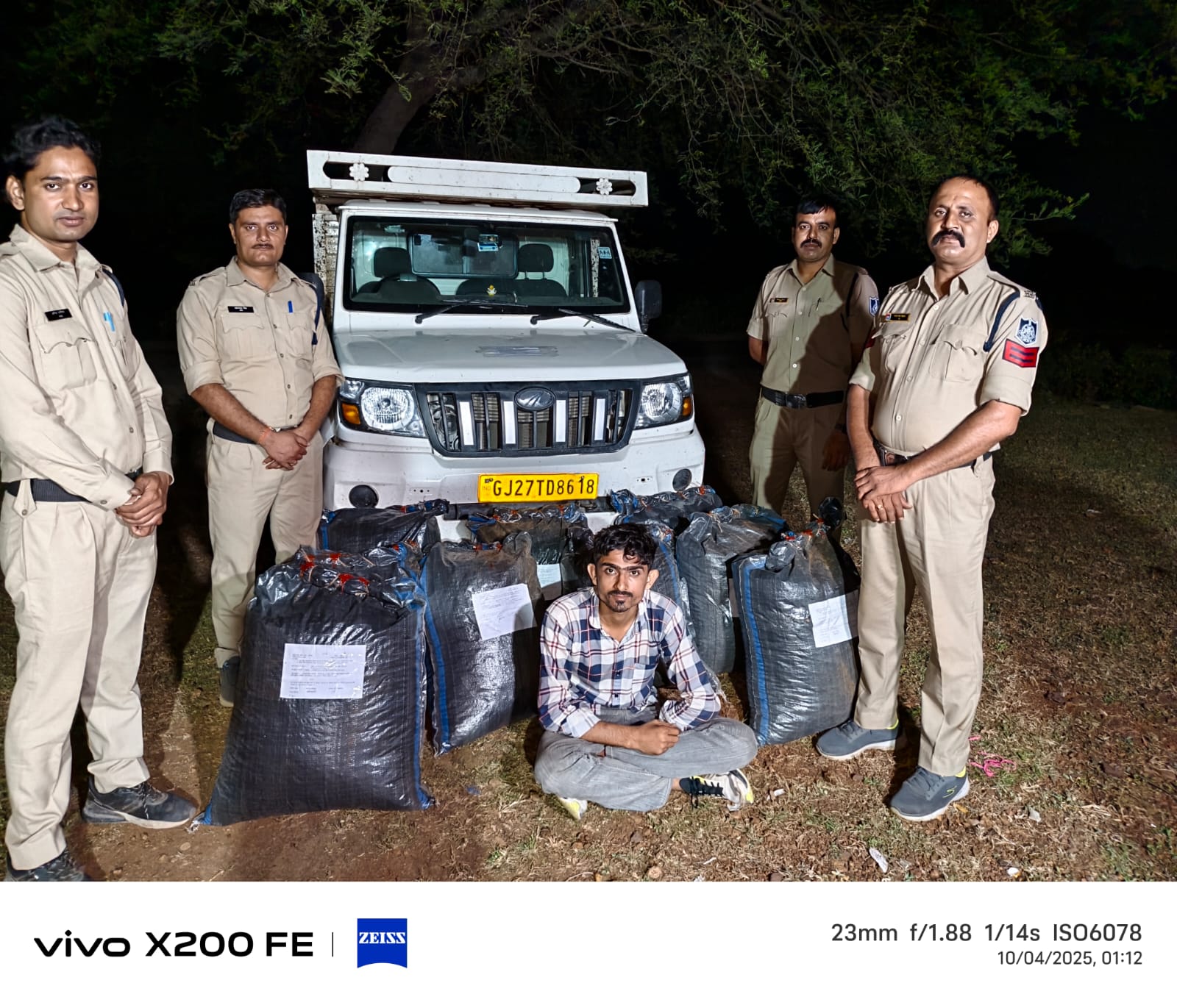 रतनगढ़ थाना पुलिस ने डीकेन-रतनगढ़ मार्ग से बोलेरो पिकअप वाहन से 90 किलों ग्राम डोडाचूरा के साथ एक राजस्थान के आरोपी को किया गिरफतार पढ़ें ये खबर 