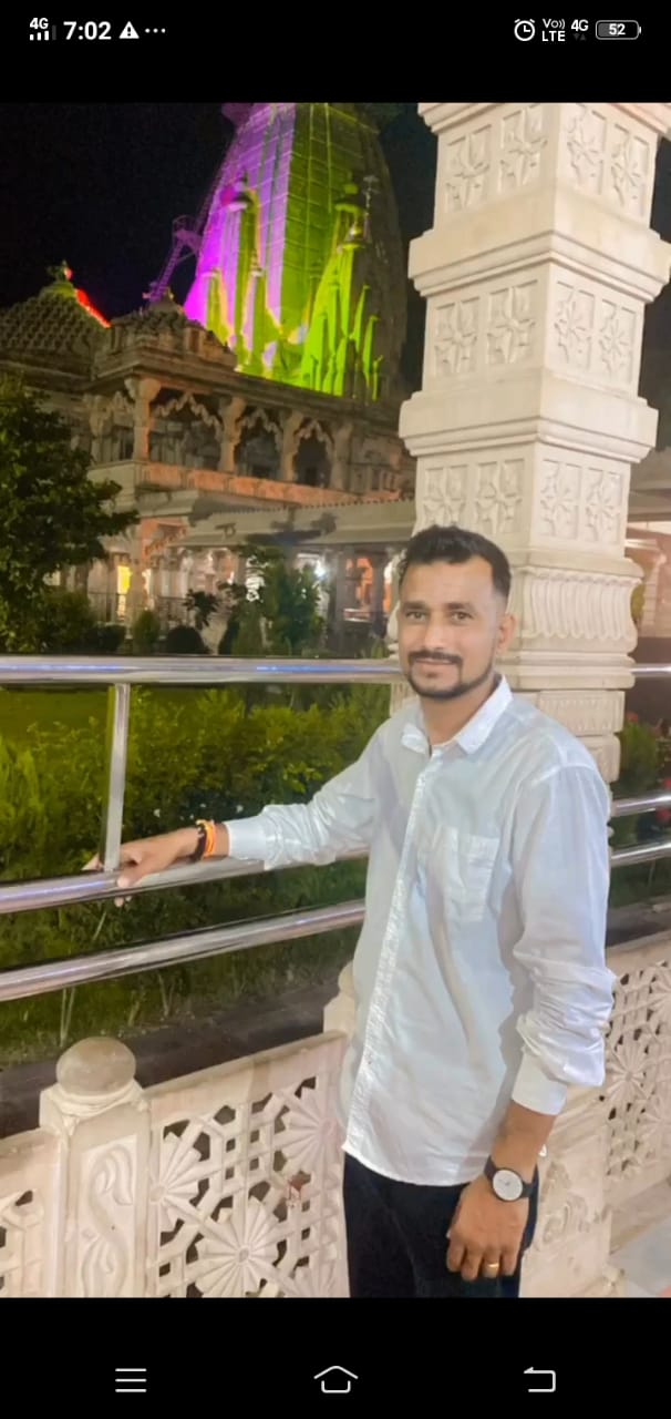 बामनवार्डी के सरपंच ने अनिल नाहटा की फेक्ट्री में सरपंच और उसके गुर्गों ने फैलाई दशतगर्दी....किया जानलेवा हमला, लोहे के जाले से बेटे और स्टाफ पर किया जानलेवा हमला, सरपंच विक्रम सिंह सहित नौ बदमाशों के खिलाफ केस दर्ज.... 