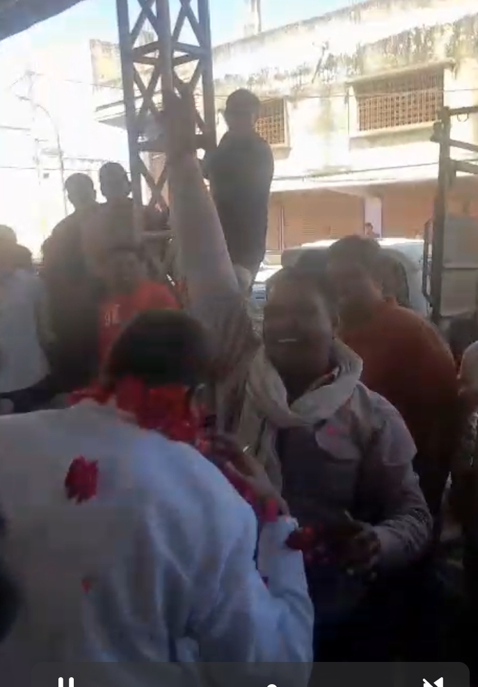 नीमच की पोस्ता मंडी में पोस्ता में आया उछाल,2 लाख 10 हजार रुपए तक पंहुचे भाव,किसानों की हुई बल्ले-बल्ले,पोस्ता व्यापारी दीपक अग्रवाल का माला पहनाकर किया स्वागत,