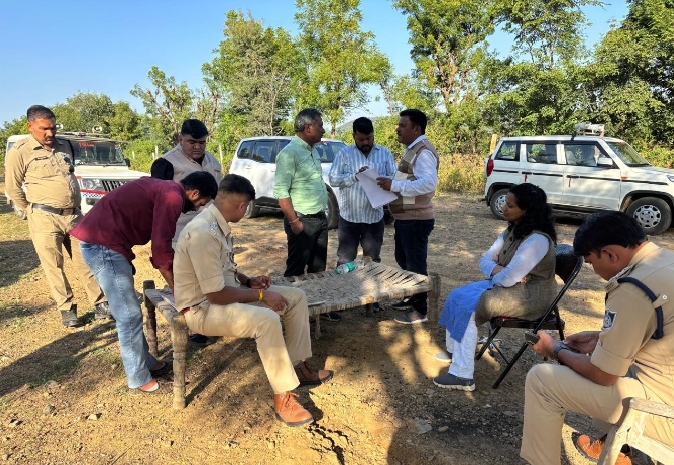 लाइसेंस शर्तों का उल्लंघन, एसडीएम जावद ने अठाना में तीन मैग्जीन गोदाम सील किए, प्रशासन एवं पुलिस की