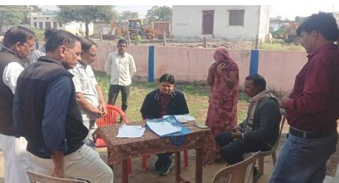 तहसीलदार मनासा ने ग्राम कचौली में एसआईआर कार्य का किया निरीक्षण, कर्मचारियों को दिए आवश्यक