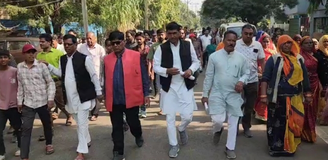 पिपलिया मंडी के ग्रामीणों ने सीबीएन पर लगाए निर्दोष को फंसाने के आरोप,किसान नेता श्यामलाल जोकचंद के नेतृत्व में किया प्रदर्शन, सौंपा ज्ञापन, नहीं हुई निष्पक्ष जांच तो होगा आंदोलन  