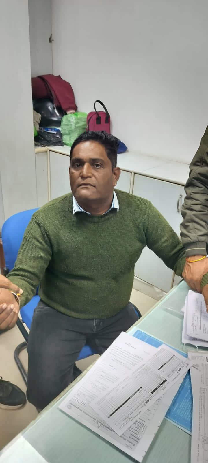 मनासा में उज्जैन लोकायुक्त की टीम ने बैंक ऑफ़ इंडिया शाखा मनासा का सब स्टाफ रुपेश कौशल को 15 हजार रुपए की रिश्वत लेते पकड़ा,लोन की एवज में मांगी थी मोती रकम
