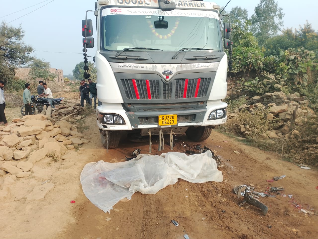 नीमच सिंगोली मार्ग पर हादसा,डंपर और बाईक की जोरदार भिडंत,बाइक सवार की मौत, ग्रामीणों ने नीमच-सिंगोली मार्ग किया जाम