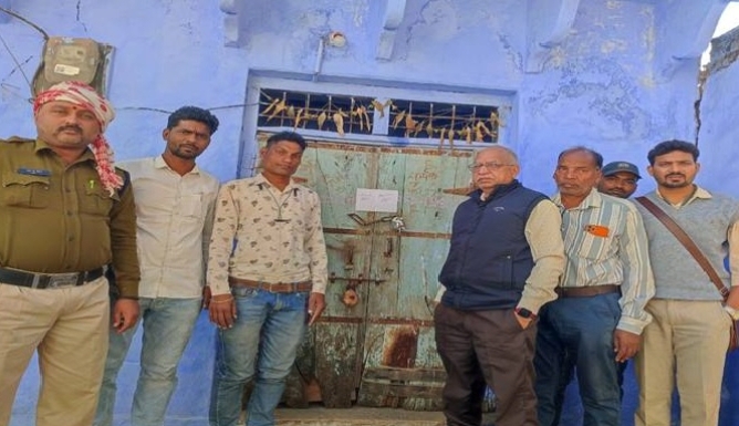ग्राम झांतला में डॉ. बलवीर सिंह राठौड़ कर रहा था अवैध रूप से क्लिनिक का संचालन, कलेक्टर तक पहुंची शिकायत तो एक्शन में आया स्वास्थ्य विभाग, अधिकारियों ने मौके पर पहुंचकर किया सील, पढ़े खबर