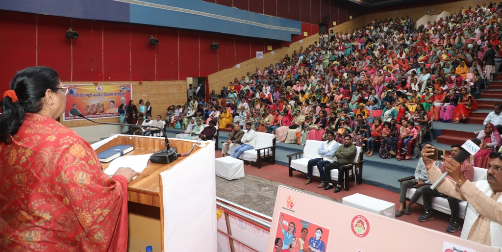 प्रभारी मंत्री द्वारा नीमच में 50 बच्‍चों को न्‍यूट्री बास्‍केट वितरित,जिले के समग्र विकास के लिए सभी मिलकर प्रयास कर रहे है-प्रभारी मंत्री,प्रदेश में कुपोषण निवारण के लिए अच्‍छे नवाचार किए जा रहे है-प्रभारी मंत्री सुश्री भूरिया