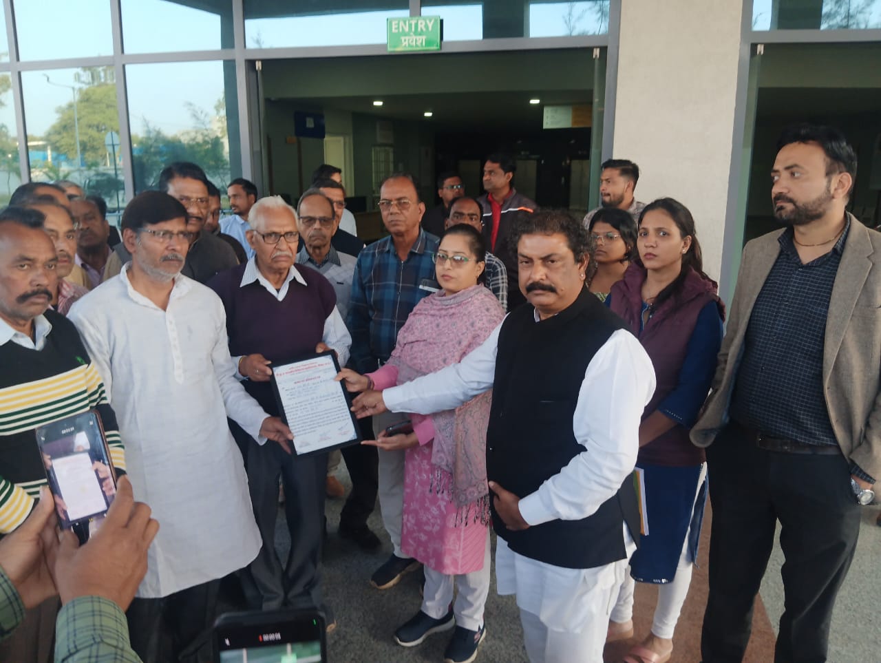 नीमच में देहदानी स्वर्गीय राधा सेनी जी को गार्ड ऑफ ऑनर