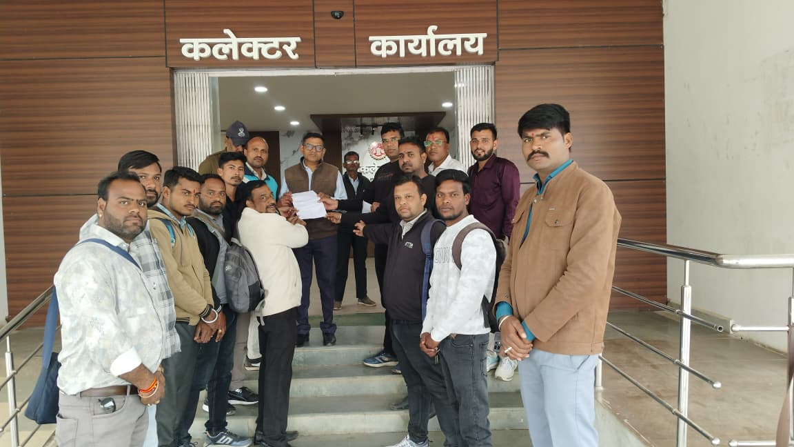 लोकतंत्र के चौथे स्तंभ पर प्रहार: पत्रकारों ने कलेक्टर को सौंपा ज्ञापन, बोले- 'सुरक्षा कानून लागू हो वरना होगा प्रदेशव्यापी आंदोलन'