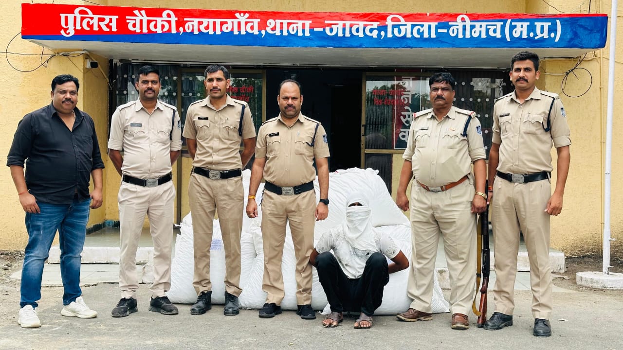 नयागांव पुलिस ने महिन्द्रा बोलेरो पिकअप में स्लेट पैंसिंल की पेटीयों के नीचे स्कीम में भरकर परिवहन किया जा रहा 1 क्विंटल 84 किलोग्राम अवैध डोडाचूरा के साथ एक तस्कर को किया  गिरफ्तार, पुलिस चौकी नयागॉव थाना जावद पुलिस को मिली सफलता,मादक पदार्थ तस्करों के विरूद्व नीमच पुलिस का अभियान,