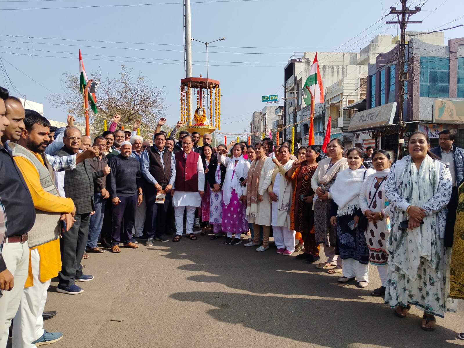 पूज्य सिंधी पंचायत के तत्वावधान में.वीर अमर शहीद हेमू कालाणी के शहीदी दिवस पर “पुष्प श्रद्धांजलि सभा” का हुआ, आयोजन,समाजजनों ने अमर शहीद हेमू कालाणी की प्रतिमा पर पुष्प- माल्यार्पण कर दी, “श्रद्धा सुमन श्रद्धांजलि”