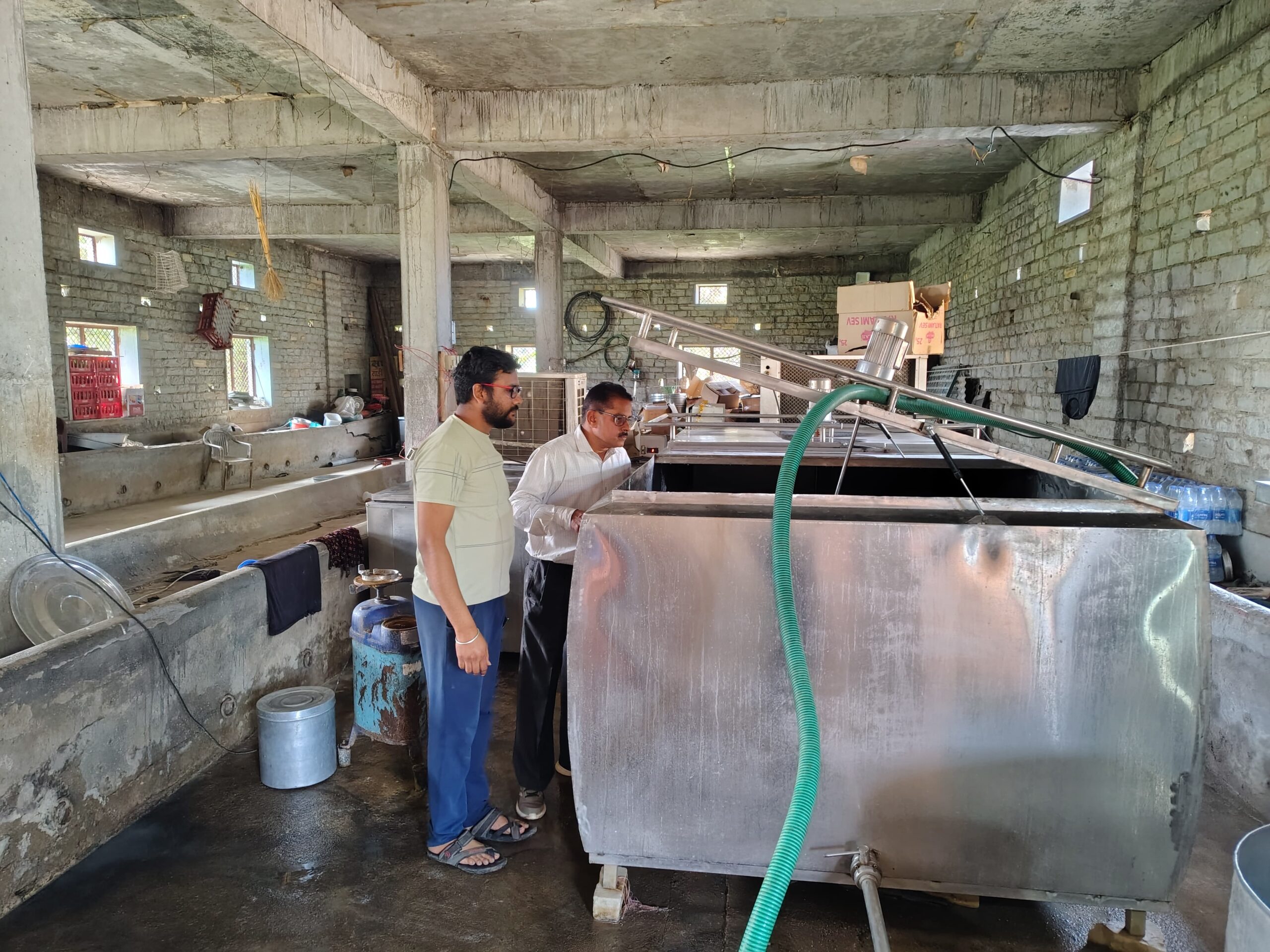 खाद्य सुरक्षा टीम ने नयागांव में की जांच,खाद्य पदार्थों के लिए नमूने