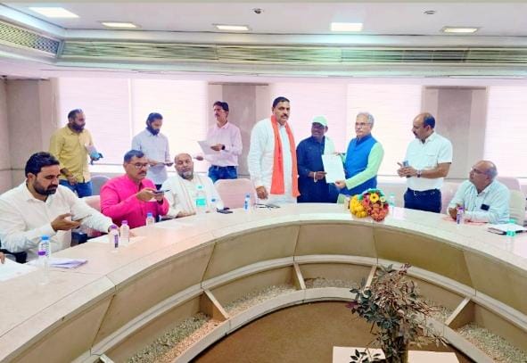 मध्यप्रदेश जय मीनेष कल्याण बोर्ड, भोपाल ने विधासभा प्रतिनिधियों को बांटे प्रमाण-पत्र