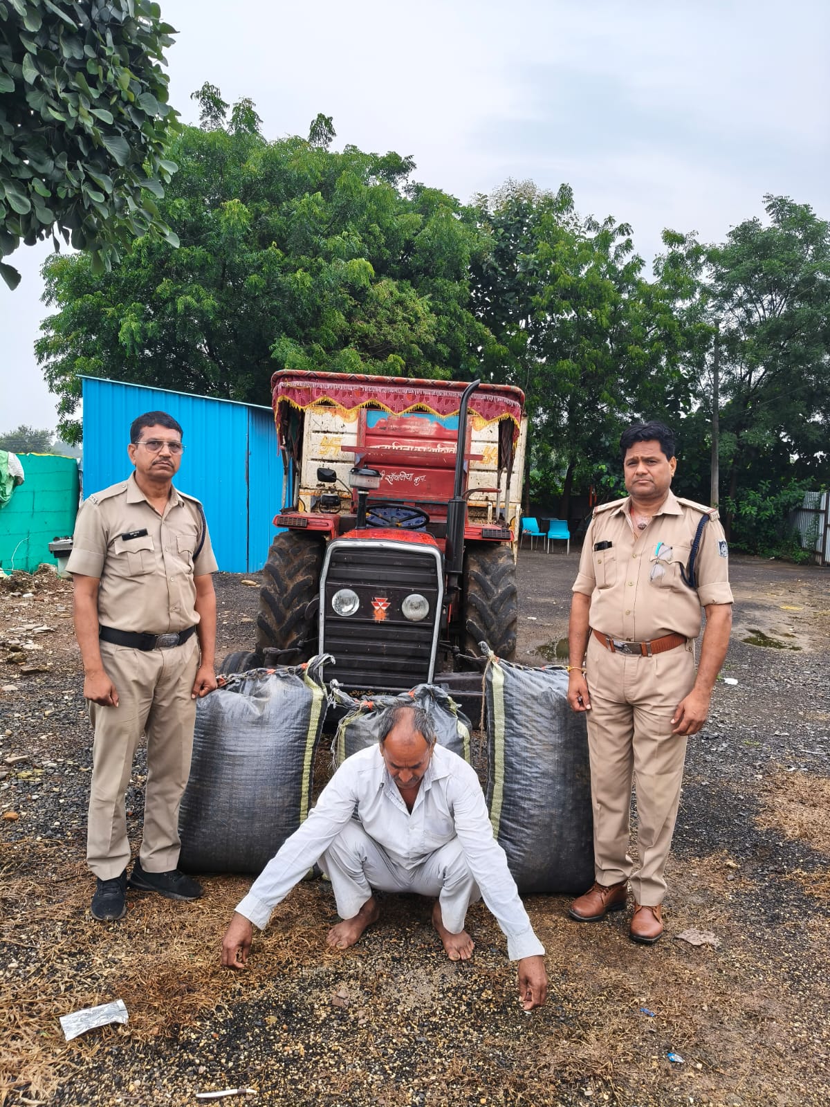 सरवानिया महाराज पुलिस ने ट्रैक्टर ट्राली में भरकर ले जाया जा रहा 45 किग्रा अवैध मादक  डोडाचूरा के साथ एक आरोपी को किया गिरफतार