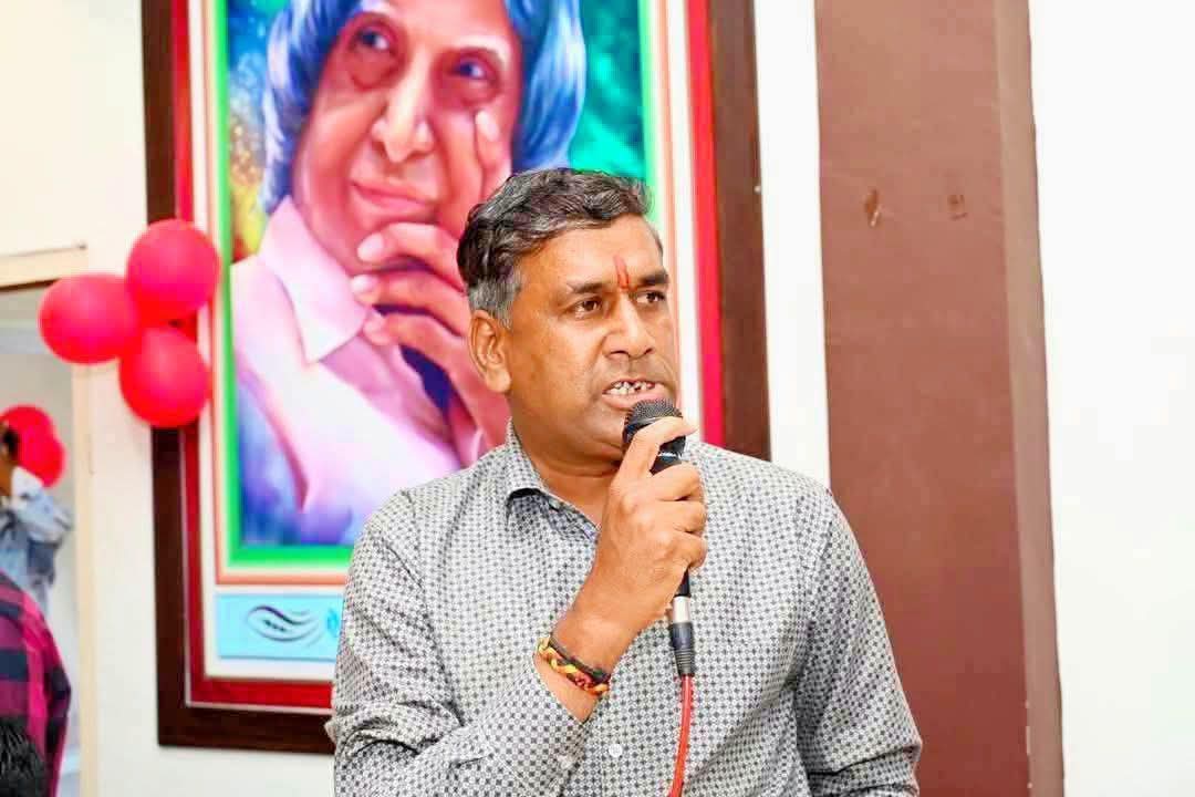 भाजपा वाले लेकर ही पछता रहे हैं इस कांग्रेस के कार्यकर्ता को पार्टी में! हर बार बीजेपी पार्टी की ही बग़ावत करता है, अब भाजपा के राष्ट्रीय अध्यक्ष से लेकर भोपाल और नीमच जिले के भाजपा नेताओं को आड़े हाथों ले रहा है..मध्यप्रदेश के नीमच जिले के मनासा के दिनेश राठौर ने फिर की बीजेपी की बगावत