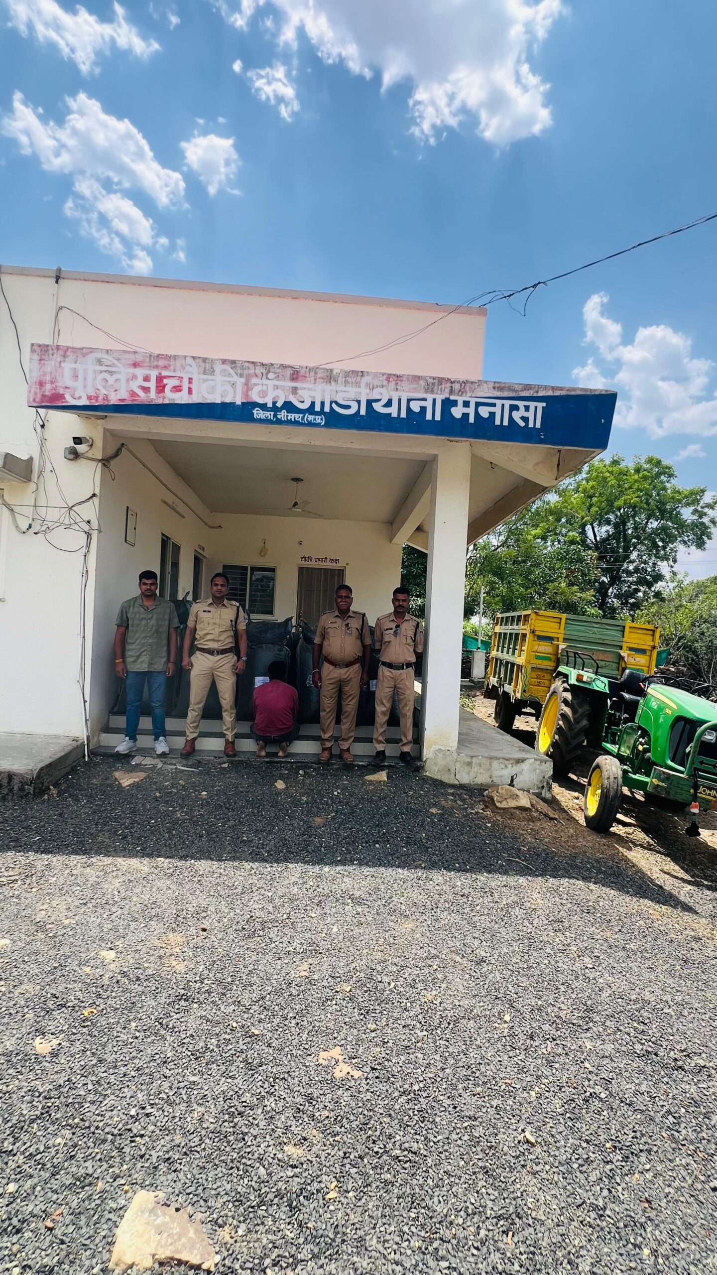 मनासा पुलिस को बड़ी सफलता, 6 क्विंटल डोडाचूरा से भरा ट्रैक्टर-ट्रॉली जब्त